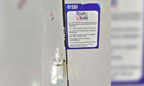 സാനിറ്റൈസറില്ല; എ.ടി.എമ്മുകൾക്ക് ആര് പിഴയിടും?