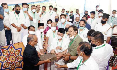 മുളങ്കുന്നത്തുകാവിൽ സി.എച്ച്​ സെൻററിന്​ ശിലയിട്ടു