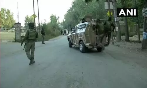 പുൽവാമയിൽ ത​ീവ്രവാദികളെ കെണിയിലാക്കി സുരക്ഷാ സേന; ഒരാളെ വധിച്ചതായും വിവരം