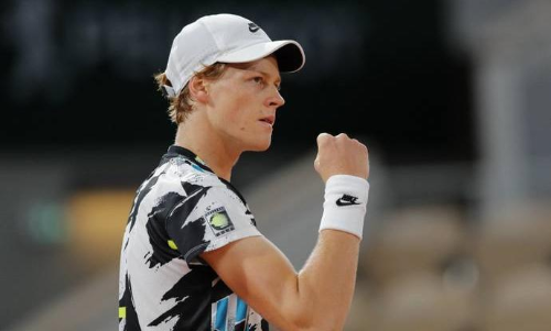 ഫ്രഞ്ച്​ ഒാപൺ: ഗഫിനെ അട്ടിമറിച്ച്​ ജാനിക്​ സിന്നർ; ഹാലെപ്​, അസരെങ്ക രണ്ടാം റൗണ്ടിൽ