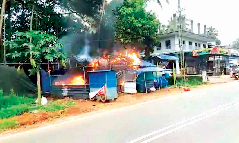 പാചകവാതകം ചോർന്ന് കട കത്തിനശിച്ചു പാചകവാതകം ചോർന്ന് കട കത്തിനശിച്ചു