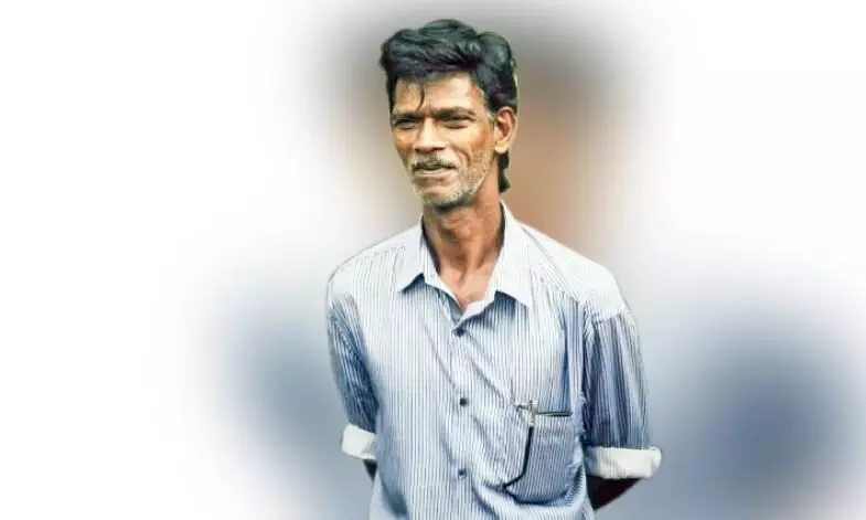 ഓണാട്ടുകരയുടെ തഴപ്പാട്ട് മലബാറിലും തരംഗമാക്കി ചൂട്ട് മോഹനൻ ഓണാട്ടുകരയുടെ തഴപ്പാട്ട് മലബാറിലും തരംഗമാക്കി ചൂട്ട് മോഹനൻ