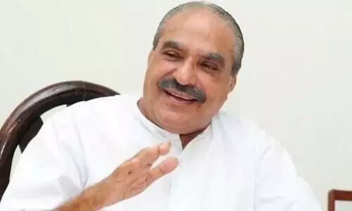 കെ.​എം. മാ​ണി തെ​റ്റു​കാ​ര​ന​ല്ലെ​ന്ന എ​ൽ.​ഡി.​എ​ഫ് ക​ൺ​വീ​നറുടെ കു​റ്റ​സ​മ്മ​തം;  മാണിയെ ചേർത്തുപിടിച്ച്​ കോൺഗ്രസ്