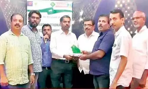 ലാ​ലു മീ​ഡി​യ പ്ര​വ​ർ​ത്ത​ക​ർ​ക്ക് ഫ്ര​റ്റേ​ണി​റ്റി ഫോ​റ​ത്തി​െൻറ ആ​ദ​രം