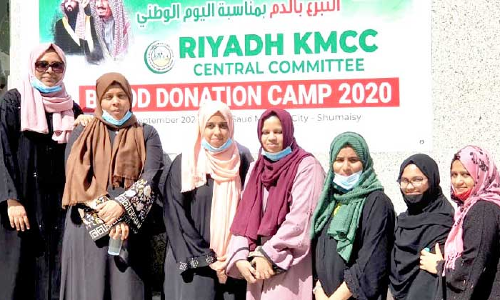 വ​നി​ത കെ.​എം.​സി.​സി പ്ര​വ​ർ​ത്ത​ക​ർ ര​ക്തം ന​ൽ​കി