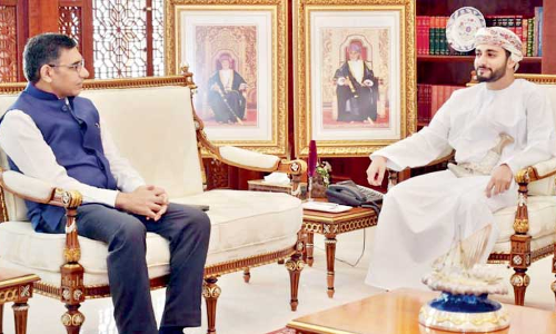 സ​യ്യി​ദ്​ ത​യാ​സി​ൻ ബി​ൻ ഹൈ​തം ഇ​ന്ത്യ​ൻ അം​ബാ​സ​ഡ​റു​മാ​യി കൂ​ടി​ക്കാ​ഴ്​​ച ന​ട​ത്തി