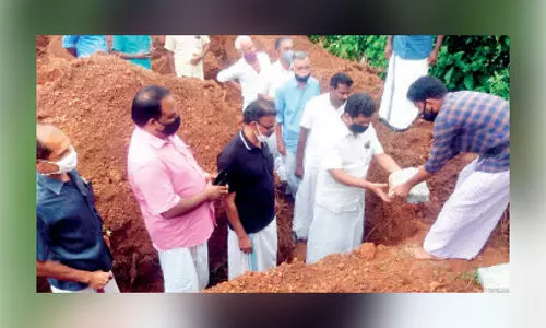 കവളപ്പാറ ദുരന്തബാധിതര്‍ക്കുള്ള വീടുകള്‍ക്ക് തറക്കല്ലിട്ടു