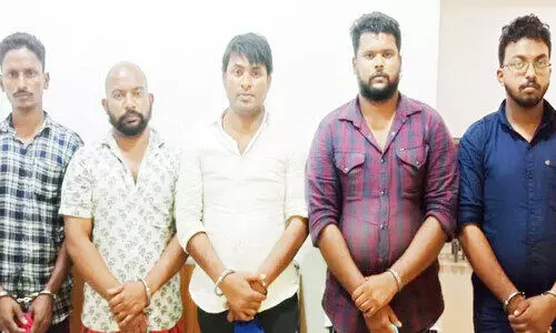 ആറു കിലോ കഞ്ചാവുമായി അഞ്ചുപേർ അറസ്​റ്റിൽ