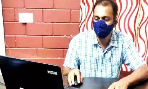 കോവിഡ് ചികിത്സയിലും വില്ലേജ് ഓഫിസർ ഡ്യൂട്ടിയിലാണ്