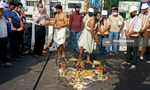 പാലാരിവട്ടം പാലം പൊളിക്കൽ തുടങ്ങി; പുതിയത് എ​ട്ടു​ മാ​സ​ത്തി​ന​കം
