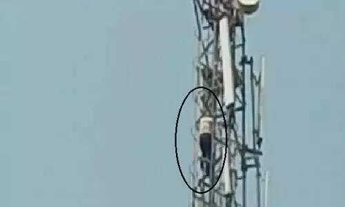 ഭാര്യയുമായി ഉടക്കി; ഭീഷണിയുമായി മൊബൈൽ ടവറിന്​ മുകളിൽ കയറി ​ഭർത്താവ്​