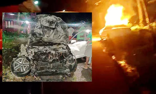 ലോറിയിടിച്ച്​ കാർ കത്തി ; മൂന്നുപേർക്ക് പരിക്ക്