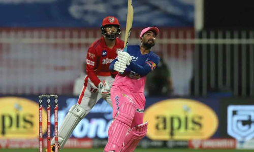 ചാരമാണെന്നു കരുതി ചികയാൻ നിക്കണ്ട, കനല് കെട്ടിട്ടില്ലെങ്കിൽ പൊള്ളും