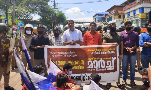 മഞ്ചേരി മെഡിക്കൽ കോളജിലേക്ക് ഫ്രറ്റേണിറ്റി മൂവ്മെന്‍റ് മാർച്ച് നടത്തി