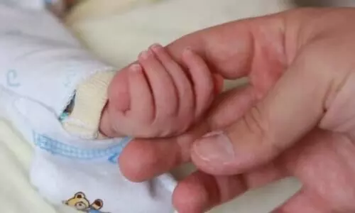 കോവിഡ് പോസിറ്റീവായ തൃശൂർ സ്വദേശിനി മൂന്ന് കുഞ്ഞുങ്ങൾക്ക് ജന്മം നൽകി