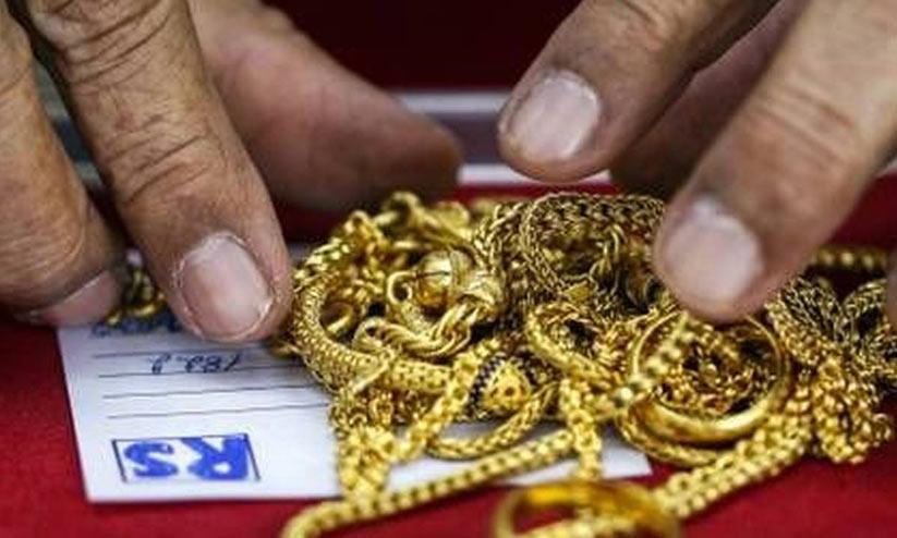 കോവിഡ് പ്രതിസന്ധി: സ്വര്ണപ്പണയ വായ്പയും വട്ടിപ്പലിശ ഇടപാടും വർധിക്കുന്നു കോവിഡ് പ്രതിസന്ധി: സ്വര്ണപ്പണയ വായ്പയും വട്ടിപ്പലിശ ഇടപാടും വർധിക്കുന്നു