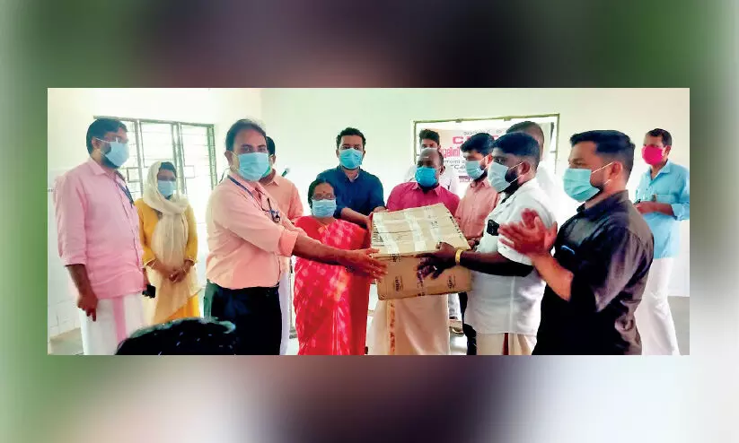 കോവിഡ് പകർന്ന ആത്മബന്ധം, ഒരുവട്ടം കൂടി അവർ ഒത്തുചേർന്നു കോവിഡ് പകർന്ന ആത്മബന്ധം, ഒരുവട്ടം കൂടി അവർ ഒത്തുചേർന്നു