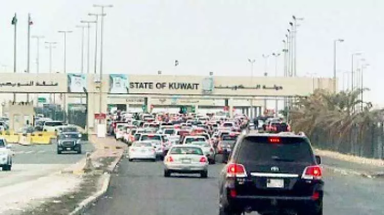 കോ​വി​ഡ്​ പ​രി​ശോ​ധ​ന: അ​തി​ർ​ത്തി​യി​ൽ മ​ണി​ക്കൂ​റു​ക​ളു​ടെ കാ​ത്തി​രി​പ്പ്​