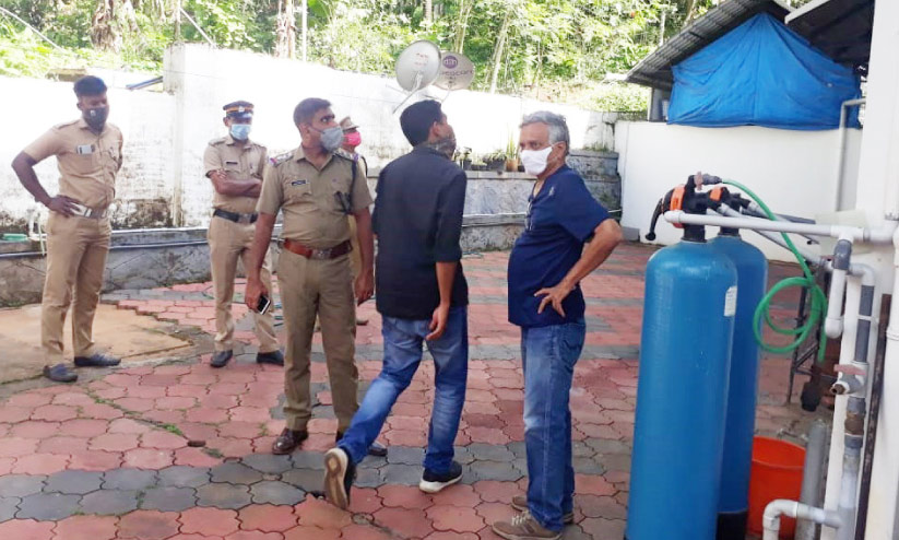 പുല്പള്ളിയില് അടച്ചിട്ട വീട്ടില് വീണ്ടും മോഷണം പുല്പള്ളിയില് അടച്ചിട്ട വീട്ടില് വീണ്ടും മോഷണം