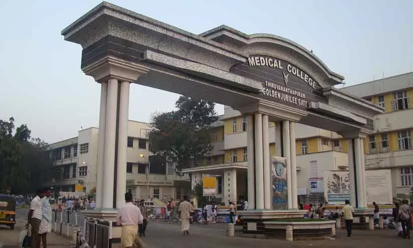 തിരുവനന്തപുരം മെഡിക്കല് കോളജില് കോവിഡ് ചികിത്സ കഴിഞ്ഞ വയോധികൻ പുഴുവരിച്ച നിലയില് തിരുവനന്തപുരം മെഡിക്കല് കോളജില് കോവിഡ് ചികിത്സ കഴിഞ്ഞ വയോധികൻ പുഴുവരിച്ച നിലയില്