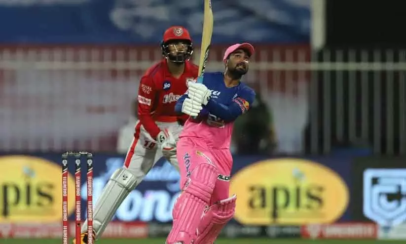 ചാരമാണെന്നു കരുതി ചികയാൻ നിക്കണ്ട, കനല് കെട്ടിട്ടില്ലെങ്കിൽ പൊള്ളും ചാരമാണെന്നു കരുതി ചികയാൻ നിക്കണ്ട, കനല് കെട്ടിട്ടില്ലെങ്കിൽ പൊള്ളും