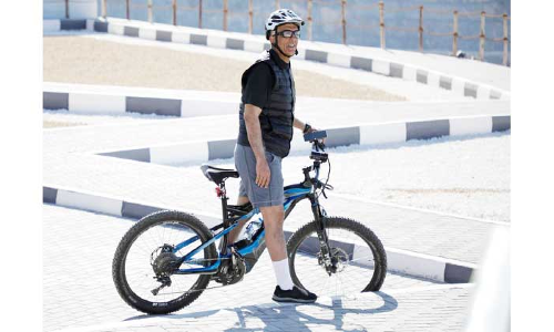 ജ​ബ​ല്‍ ജൈ​സി​ല്‍ സൈ​ക്കി​ള്‍ സ​വാ​രി ന​ട​ത്തി റാ​ക് ഭ​ര​ണാ​ധി​പ​ന്‍