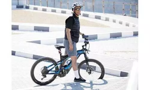 ജ​ബ​ല്‍ ജൈ​സി​ല്‍ സൈ​ക്കി​ള്‍ സ​വാ​രി ന​ട​ത്തി റാ​ക് ഭ​ര​ണാ​ധി​പ​ന്‍