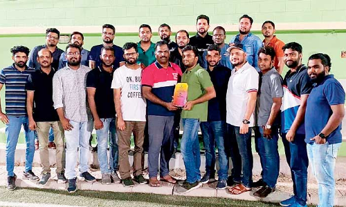 നി​ഷാ​ദ് അ​ല​വി​ക്ക് ഒ​സീ​മി​യ യാ​ത്ര​യ​യ​പ്പ് ന​ൽ​കി