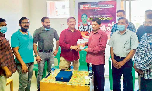 നാ​ലു​ പ​തി​റ്റാ​ണ്ടി​െൻറ നി​റ​വി​ൽ ദ​യാ​ന​ന്ദ​ൻ പ്ര​വാ​സം അ​വ​സാ​നി​പ്പി​ക്കു​ന്നു