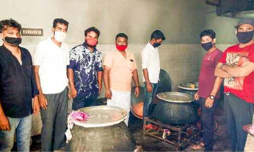 മനസ്സി​െൻറ പുണ്യത്തിന് ഒരു വയസ്സ്​; സൗ​ജ​ന്യ​ വി​വാ​ഹസ​ദ്യ ഒ​രു​ക്കി​യ​ത് 17 നി​ർ​ധ​ന പെ​ൺ​കു​ട്ടി​ക​ൾ​ക്ക്