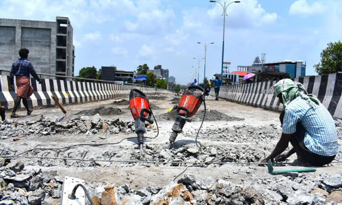 പാ​ലാ​രി​വ​ട്ടം പാലം: ആദ്യദിനം ഗതാഗതക്കുരുക്കേറി; ഞായർ മുതല്‍ നിയന്ത്രണം