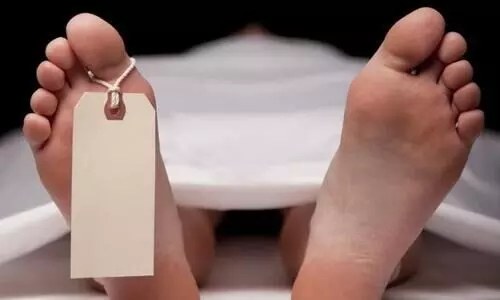 കോവിഡ് ബാധിച്ച് മരിച്ച വീട്ടമ്മയുടെ മൃതദേഹത്തോട് നഗരസഭയുടെ അനാദരവെന്ന്​