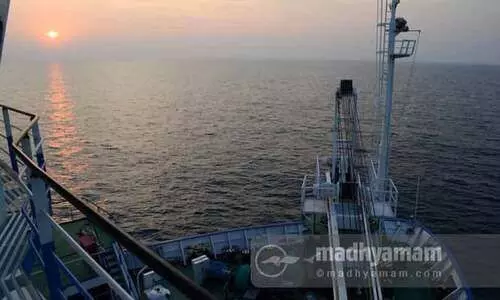 തിരയിൽ വിരിയുന്ന മണിയറ