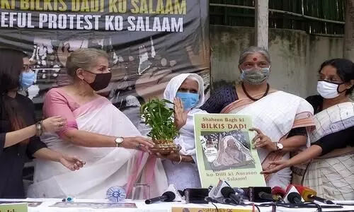 ബിൽകീസ്​ ദാദിക്ക്​ വനിത സംഘടനകളുടെ അനുമോദനം