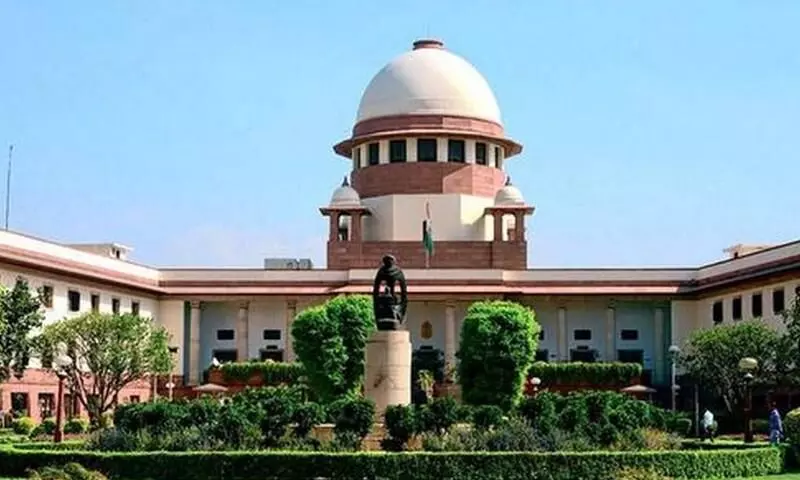 തീരദേശ നിയമ ലംഘനം: സീകരിച്ച നടപടികൾ അറിയിക്കണമെന്ന് കേരളത്തോട് സുപ്രീംകോടതി തീരദേശ നിയമ ലംഘനം: സീകരിച്ച നടപടികൾ അറിയിക്കണമെന്ന് കേരളത്തോട് സുപ്രീംകോടതി