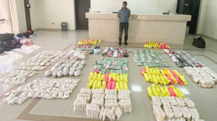 മയക്കുമരുന്ന് ഗുളികകൾ വിൽക്കാൻ ശ്രമിച്ച നാലംഗ സംഘം അബൂദബിയിൽ പിടിയിൽ മയക്കുമരുന്ന് ഗുളികകൾ വിൽക്കാൻ ശ്രമിച്ച നാലംഗ സംഘം അബൂദബിയിൽ പിടിയിൽ