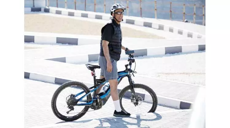 ജ​ബ​ല്‍ ജൈ​സി​ല്‍ സൈ​ക്കി​ള്‍ സ​വാ​രി ന​ട​ത്തി റാ​ക് ഭ​ര​ണാ​ധി​പ​ന്‍