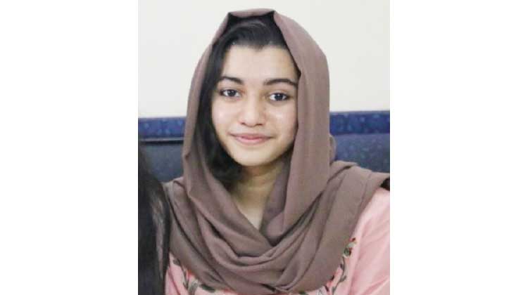 കാലിഗ്രഫിയിൽ വിസ്മയം തീർത്ത് റിസയുടെ വരകൾ കാലിഗ്രഫിയിൽ വിസ്മയം തീർത്ത് റിസയുടെ വരകൾ