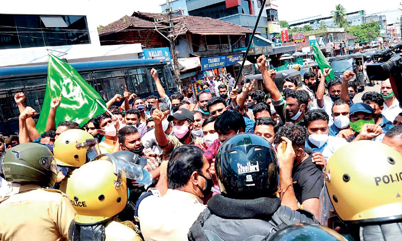 പ്രസവവും അവധിക്ക് വെക്കണോ...? പ്രസവവും അവധിക്ക് വെക്കണോ...?