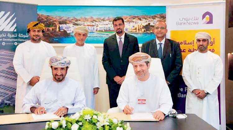 ഇൗത്തപ്പഴ സംസ്കരണ കേന്ദ്രം നഖീൽ ഒമാനും ബാങ്ക് നിസ്വയും ധാരണപത്രം ഒപ്പിട്ടു ഇൗത്തപ്പഴ സംസ്കരണ കേന്ദ്രം നഖീൽ ഒമാനും ബാങ്ക് നിസ്വയും ധാരണപത്രം ഒപ്പിട്ടു