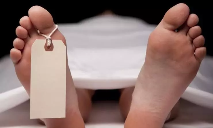 കോവിഡ് ബാധിച്ച് മരിച്ച വീട്ടമ്മയുടെ മൃതദേഹത്തോട് നഗരസഭയുടെ അനാദരവെന്ന്​