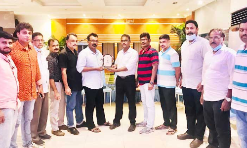 കെ.​സി. സു​ബൈ​റി​ന് യാ​ത്ര​യ​യ​പ്പ് ന​ൽ​കി