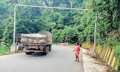 നാ​ടു​കാ​ണി ചു​രം റോ​ഡ് ഇ​നി കാ​മ​റ​ക്ക​ണ്ണി​ൽ
