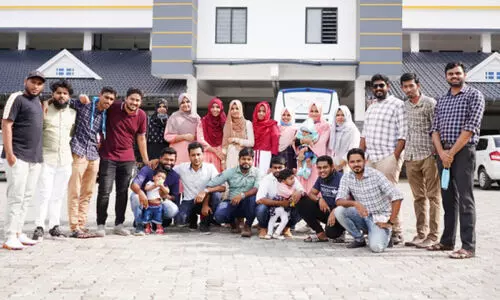 പീ​സ് വാ​ലി സ​ന്ദ​ർ​ശി​ച്ച്​ ന​വ വ​ധൂ​വ​ര​ന്മാർ