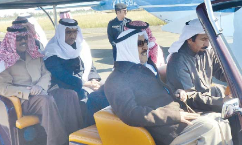 അ​സാ​യി​ർ തോ​ട്ട​ത്തി​ലെ   പൂ​ക്ക​ൾ ക​ര​യും