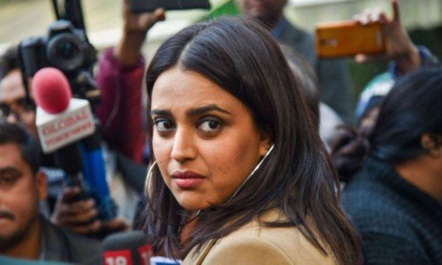 ബാബരി മസ്ജിദ് സ്വയം തകര്‍ന്നു വീണതായിരുന്നു- സ്വര ഭാസ്‌കര്‍