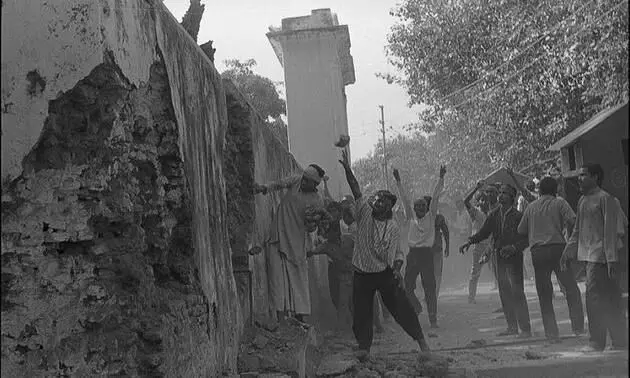 ബാബരി മസ്ജിദ് തകര്ത്ത കേസില് വിധി പ്രസ്താവം തുടങ്ങി; രണ്ടായിരം പേജുള്ള വിധിന്യായം ബാബരി മസ്ജിദ് തകര്ത്ത കേസില് വിധി പ്രസ്താവം തുടങ്ങി; രണ്ടായിരം പേജുള്ള വിധിന്യായം