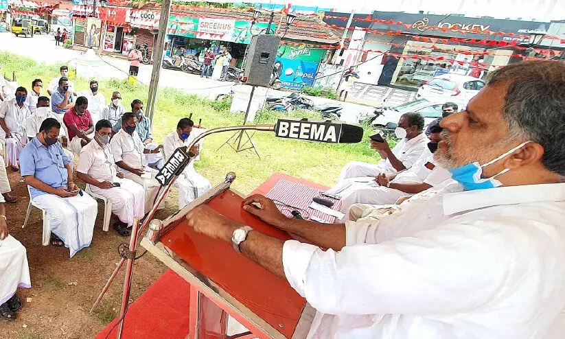 യു.ഡി.എഫ് നേതാക്കൾ പൊലീസിനെ കെട്ടിപ്പിടിച്ച് കോവിഡ് പരത്തി –എ. വിജയരാഘവൻ യു.ഡി.എഫ് നേതാക്കൾ പൊലീസിനെ കെട്ടിപ്പിടിച്ച് കോവിഡ് പരത്തി –എ. വിജയരാഘവൻ