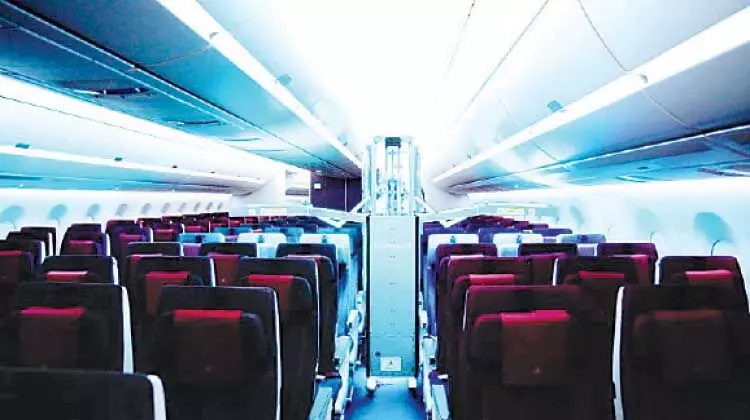 വൈ​റ​സു​ക​ളേ വി​ട; ഖ​ത്ത​ർ എ​യ​ർ​വേ​​സി​ൽ യു.​വി കാ​ബി​ൻ ശു​ദ്ധീ​ക​ര​ണം