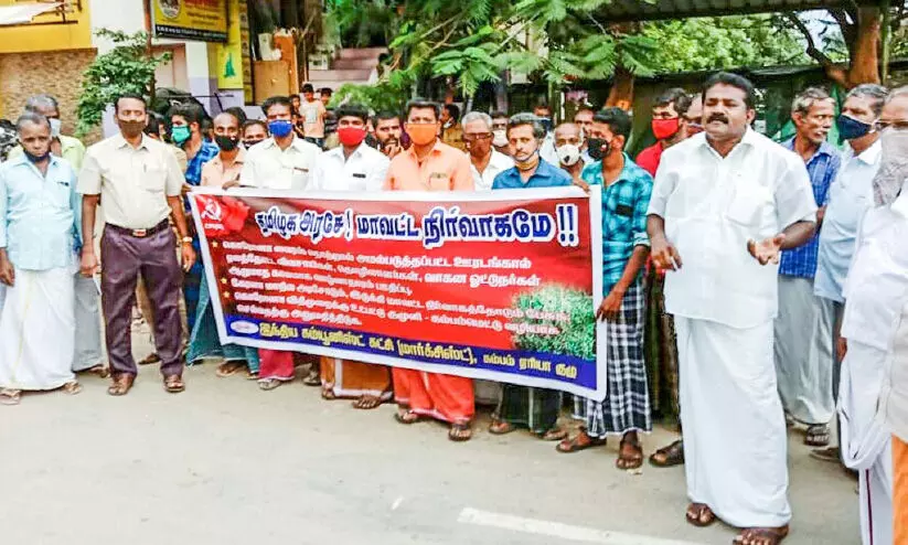 കേരള അതിർത്തി തുറക്കണം; തമിഴ്നാട്ടിൽ വഴിതടയലും പ്രതിഷേധവും കേരള അതിർത്തി തുറക്കണം; തമിഴ്നാട്ടിൽ വഴിതടയലും പ്രതിഷേധവും